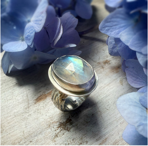 EV 3.5 ring w/Rainbow Moonstone)