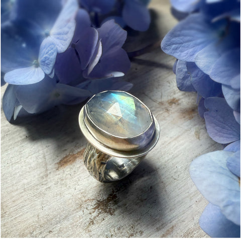 EV 3.5 ring w/Rainbow Moonstone)