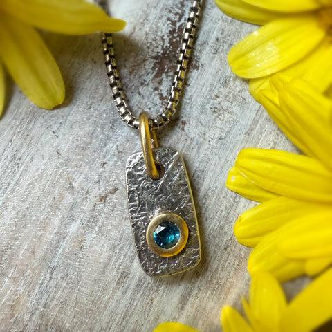 Mini Vertice with London Blue Topaz set in 18k gold.
