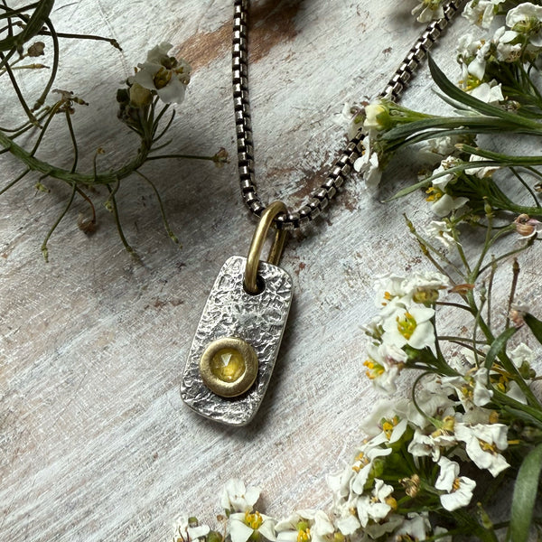 Mini Vertice with yellow diamond set in 18k gold