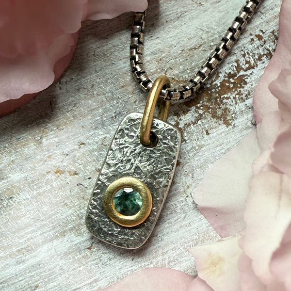 Mini Vertice with Montana Sapphire set in 18k gold