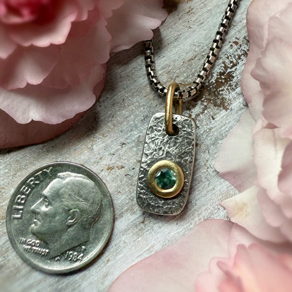 Mini Vertice with Montana Sapphire set in 18k gold