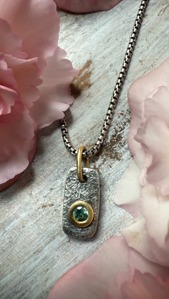 Mini Vertice with Montana Sapphire set in 18k gold