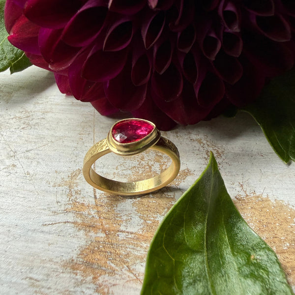 18k Gold Ruby Ring