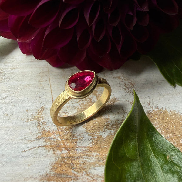 18k Gold Ruby Ring