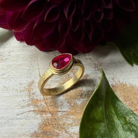 18k Gold Ruby Ring