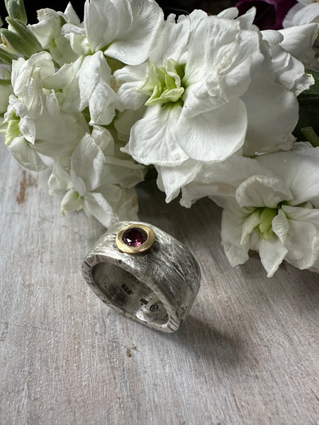 EV 2.5 Pink Spinel set in 18k Gold