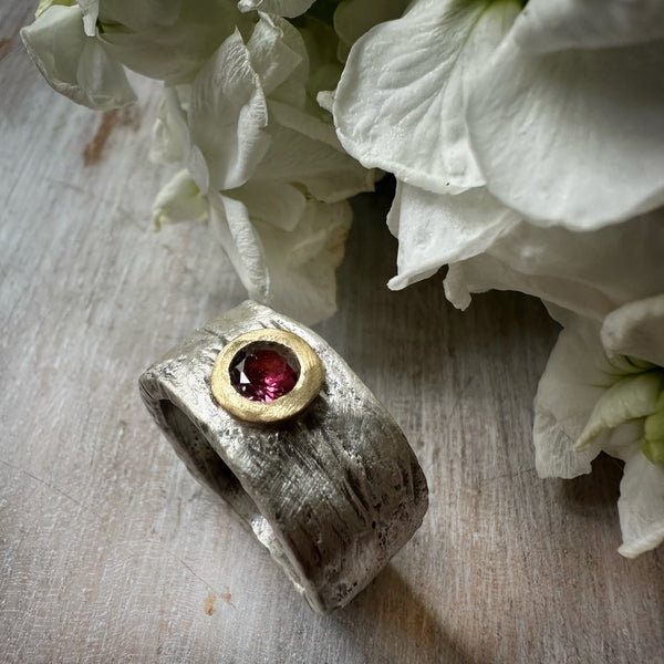 EV 2.5 Pink Spinel set in 18k Gold