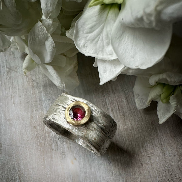 EV 2.5 Pink Spinel set in 18k Gold