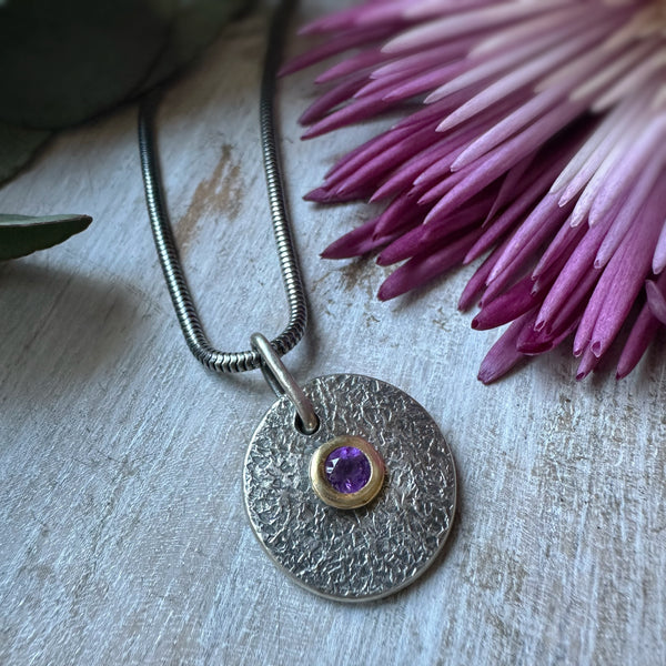 Mini Medallion Amethyst Gold Setting