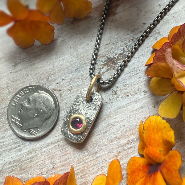 Mini Vertice with Rhodolite Garnet set in 18k gold