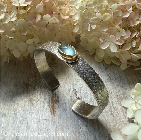 Aquamarine  set in 18k Gold Medium Flat Cuff
