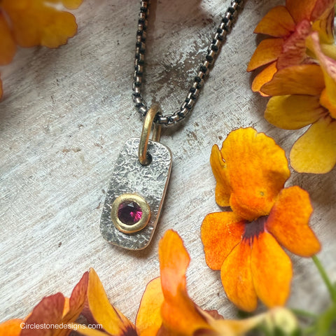 Mini Vertice with Rhodolite Garnet set in 18k gold