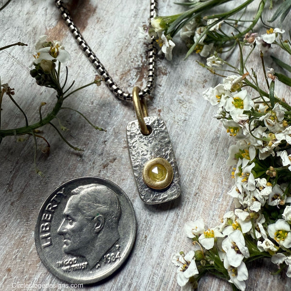 Mini Vertice with yellow diamond set in 18k gold