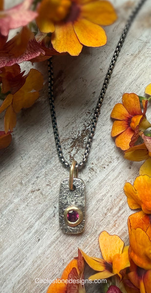 Mini Vertice with Rhodolite Garnet set in 18k gold